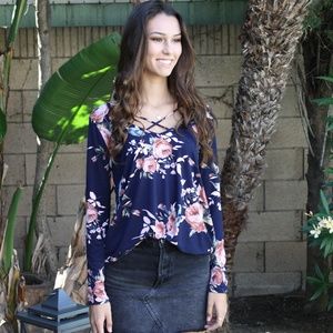 Long sleeve T-shirt crisscross front